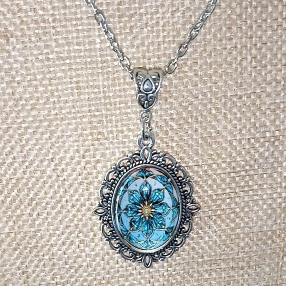 Elegant Silver and Blue Pendant Necklace
